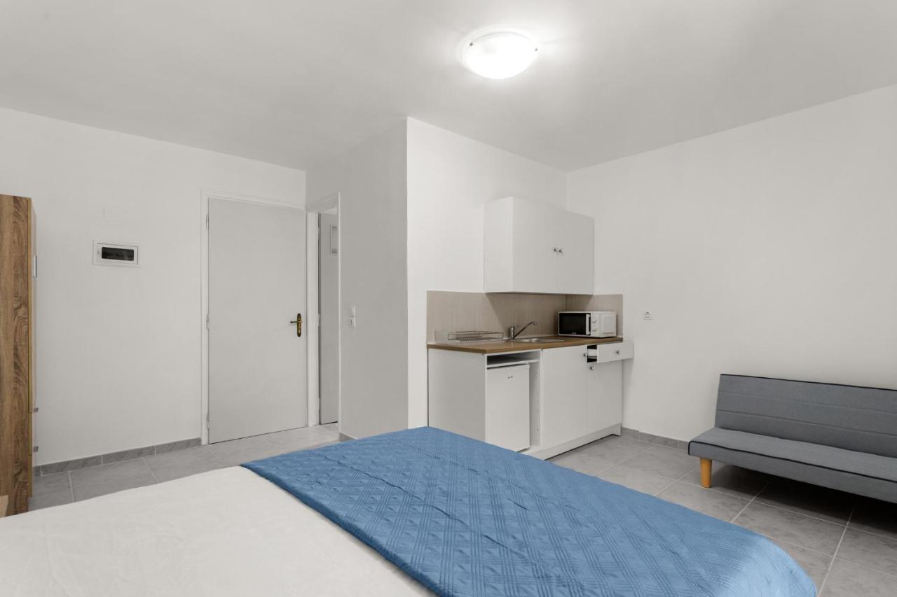 Nikolas Apartments Stoupa Levktron Exterior photo